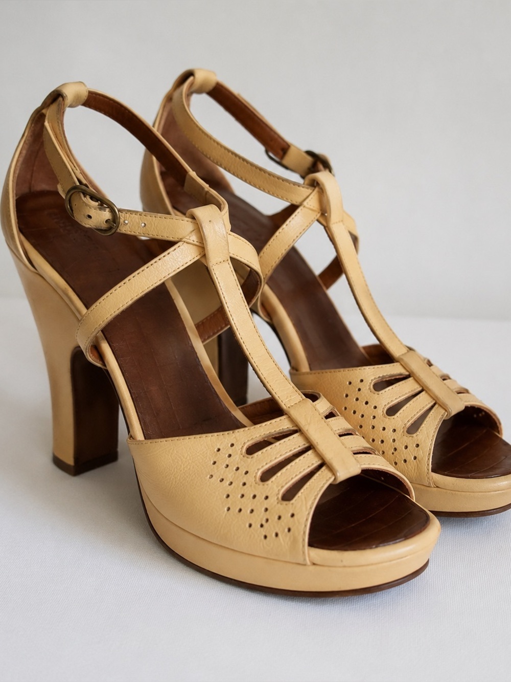 Chie Mihara Vintage Inspired Honey Beige Sculpt Heel Cutout Strap Sandal SZ-38